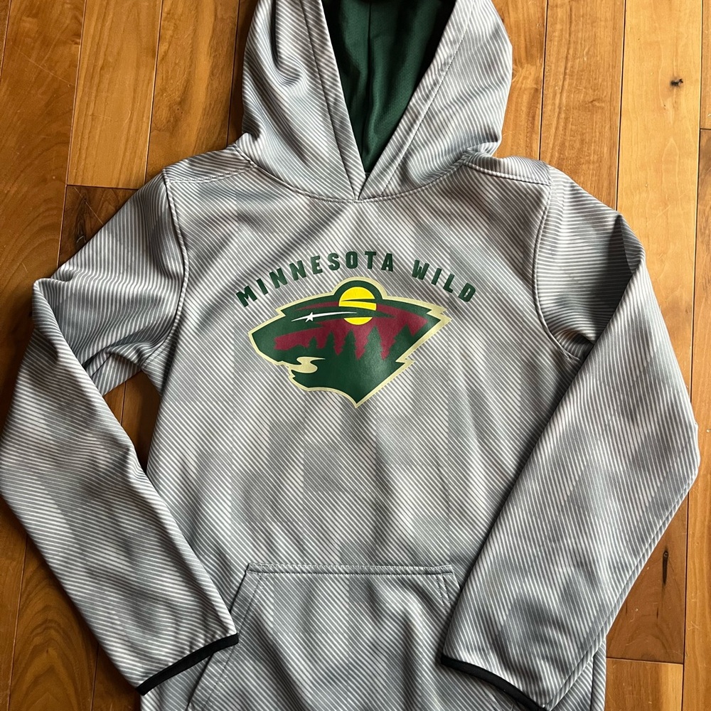 NHL : Wild Gray Striped Hoodie